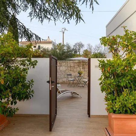 Mandorlocarrubo's شقة أوستوني