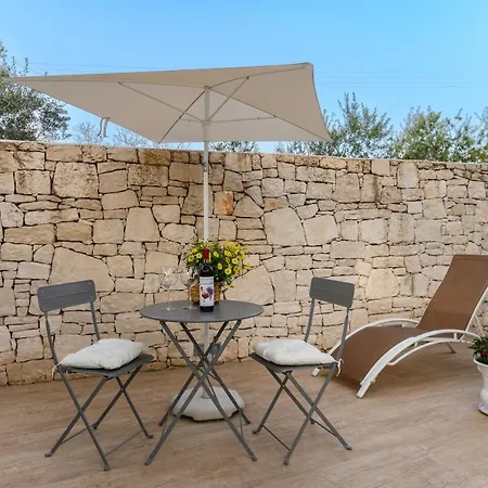 شقة Mandorlocarrubo's أوستوني