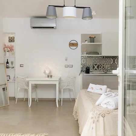 Mandorlocarrubo's Apartment